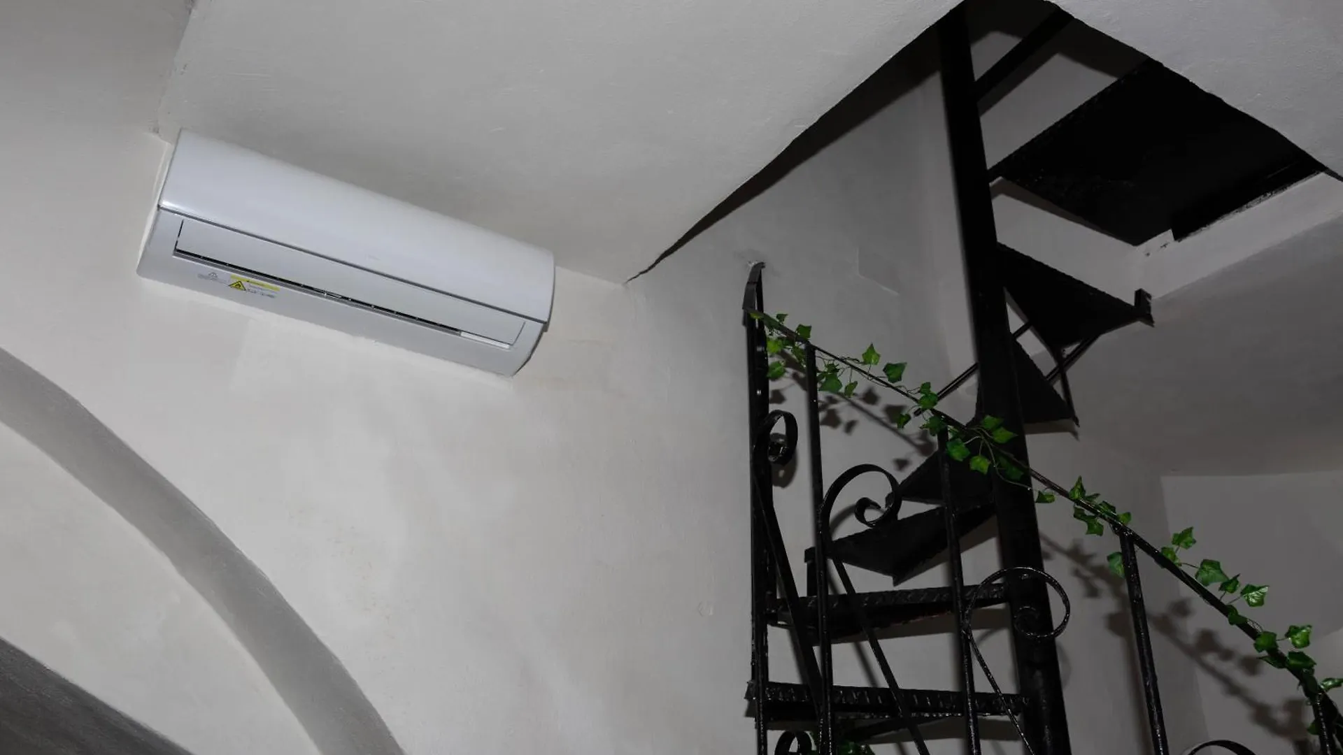Napoli Centro - Grottino Con Vasca Idromassaggio Apartment