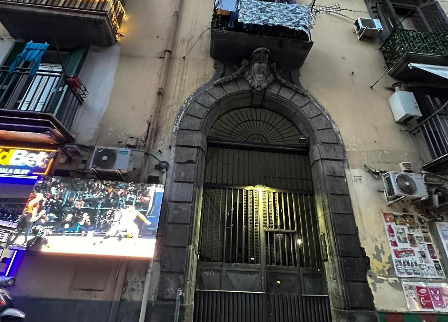 Napoli Centro - Grottino Con Vasca Idromassaggio Apartment 0*, Naples Italy