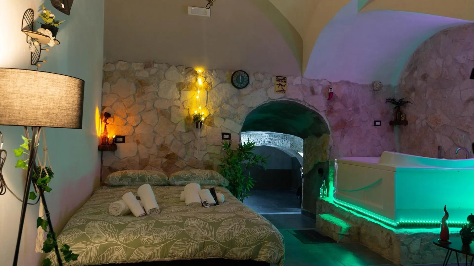 Napoli Centro - Grottino Con Vasca Idromassaggio Apartment